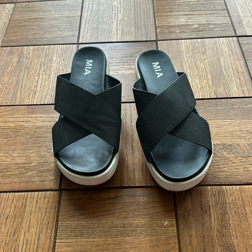 Mia sandals